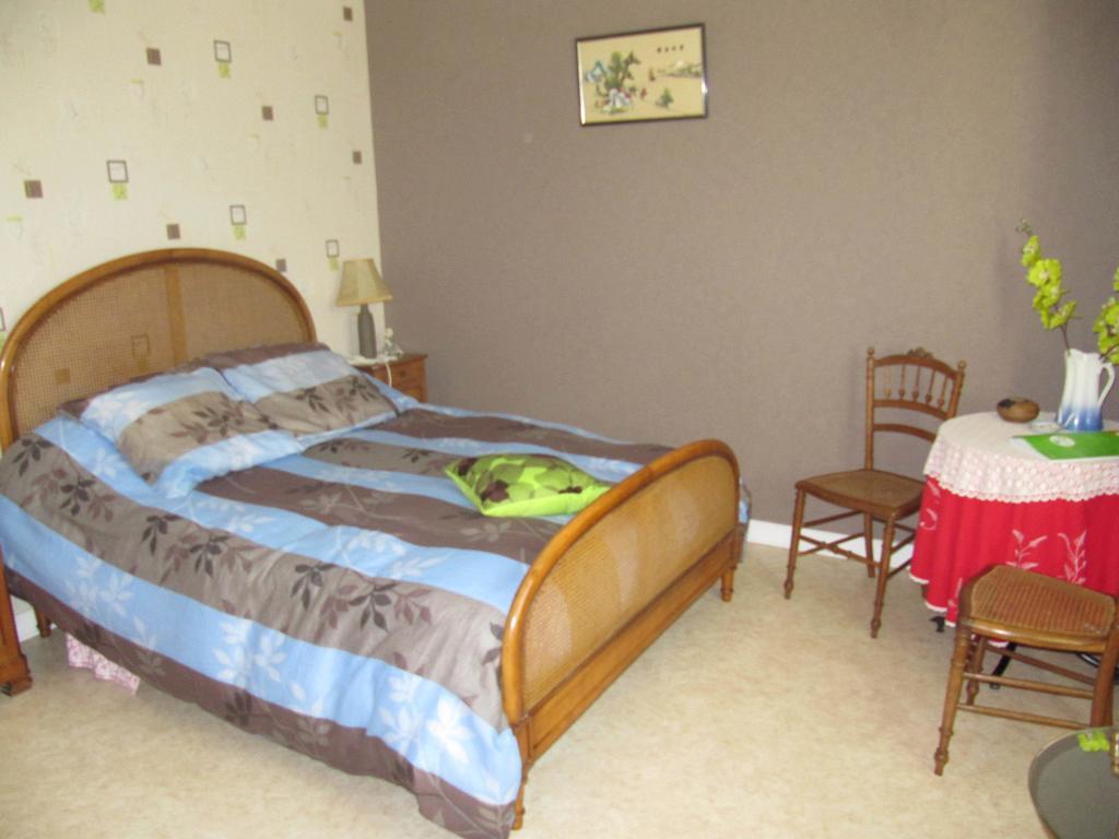 Chambres D'Hotes La Pinderie Val-Couesnon Room photo
